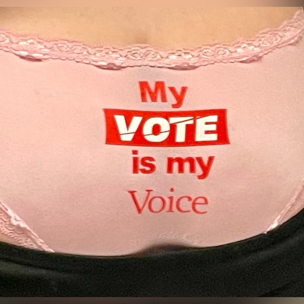 Hello, fellow Poshers! Let’s make sure to vote!